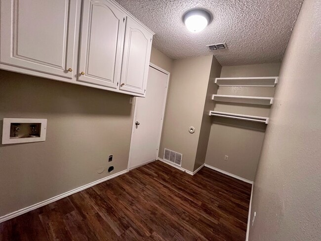 Photo - 5718 88th St