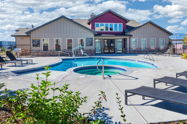 Flats at Pinecliff