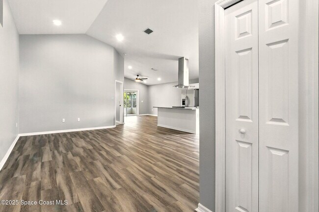 Photo - 460 Martigues Dr