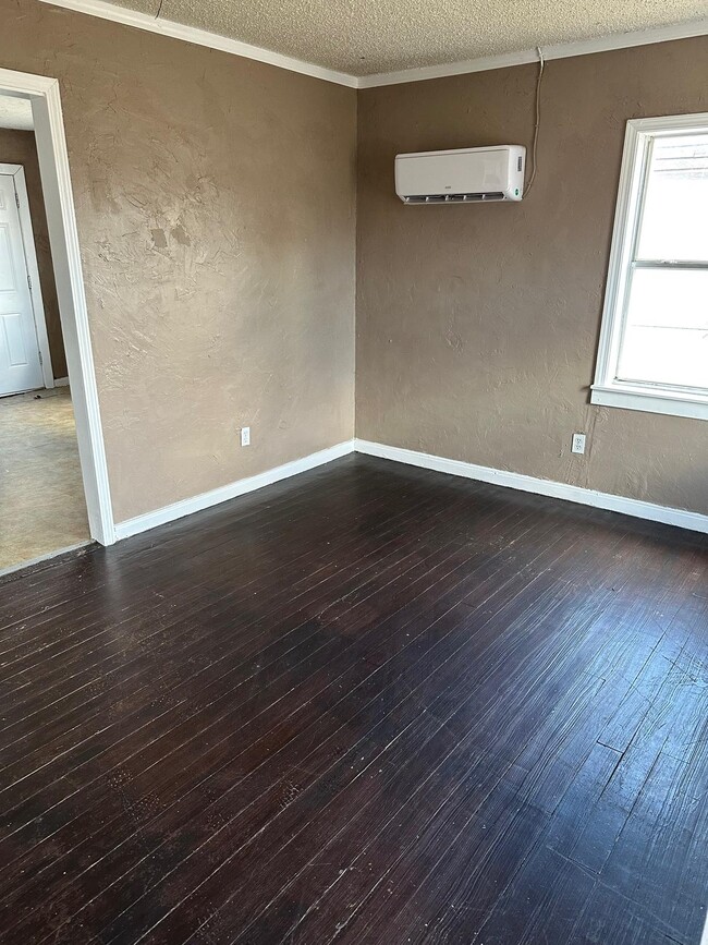 Photo - 203 N Kentucky St