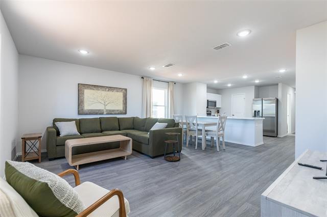 Building Photo - 201 Coyote Creek Ct