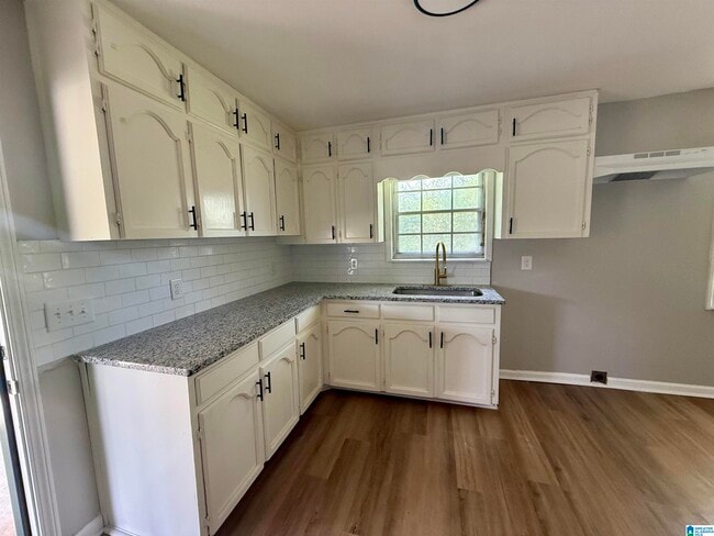 Photo - 2800 Emerald Ave