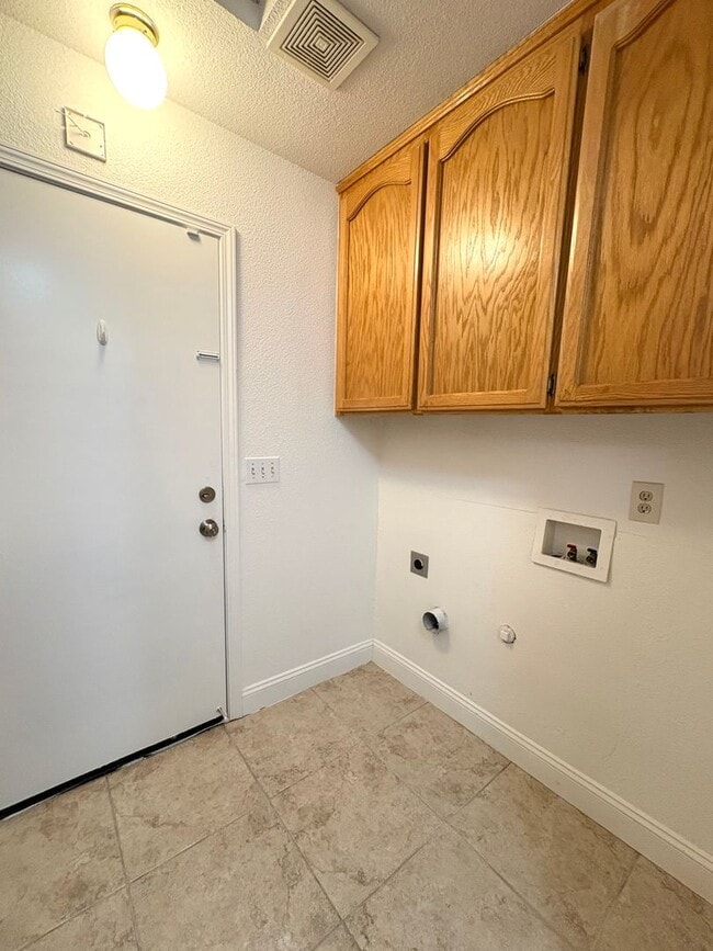 Photo - 2 WEEKS FREE RENT November Special Beautiful home in Turlock