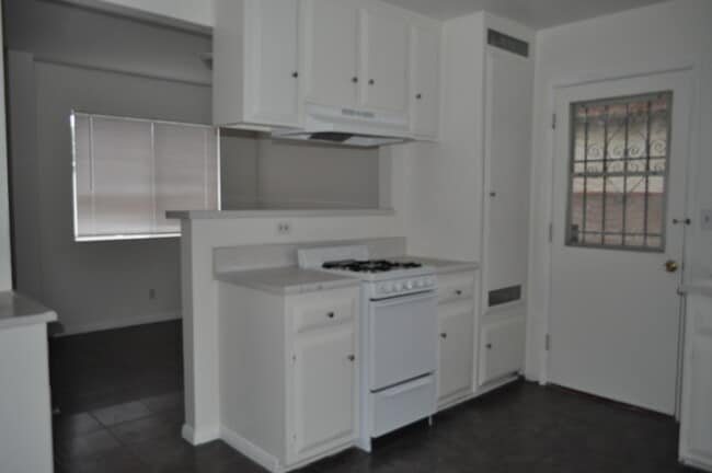 Building Photo - 4059 W 137th St Unit # C