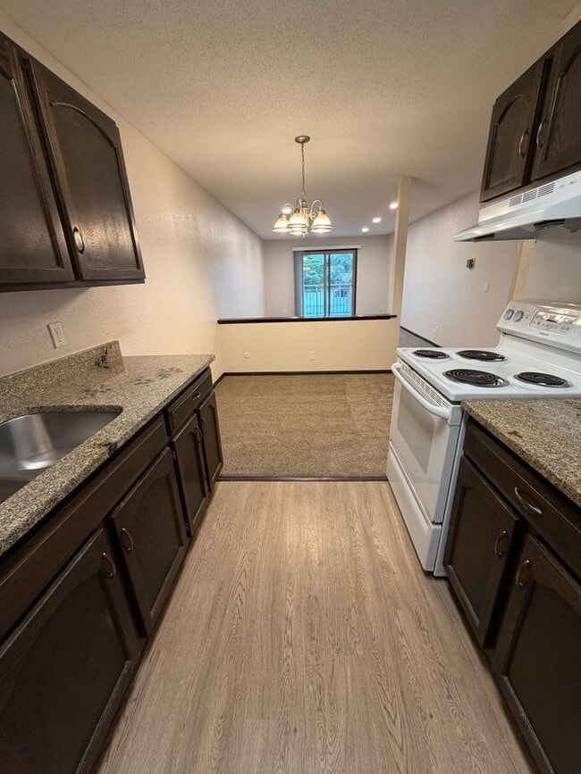 Building Photo - 1260 Larpenteur Ave W Unit 420