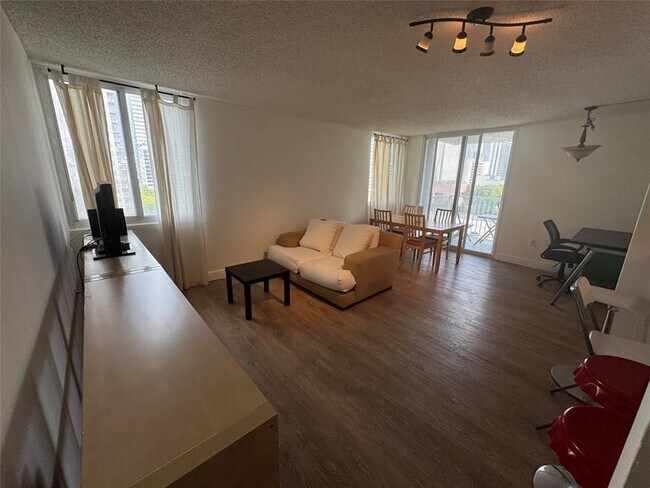 Photo - 850 N Miami Ave Unidad W703