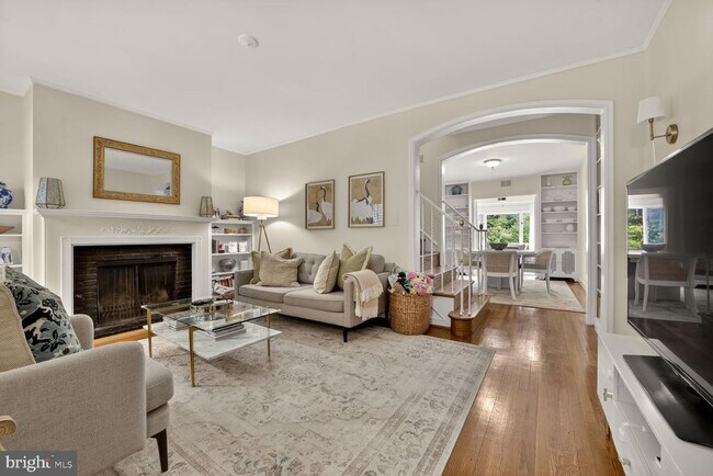 Photo - 1605 44th St NW