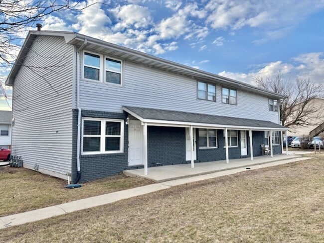 Building Photo - 1504 Ensign Dr Unit 1
