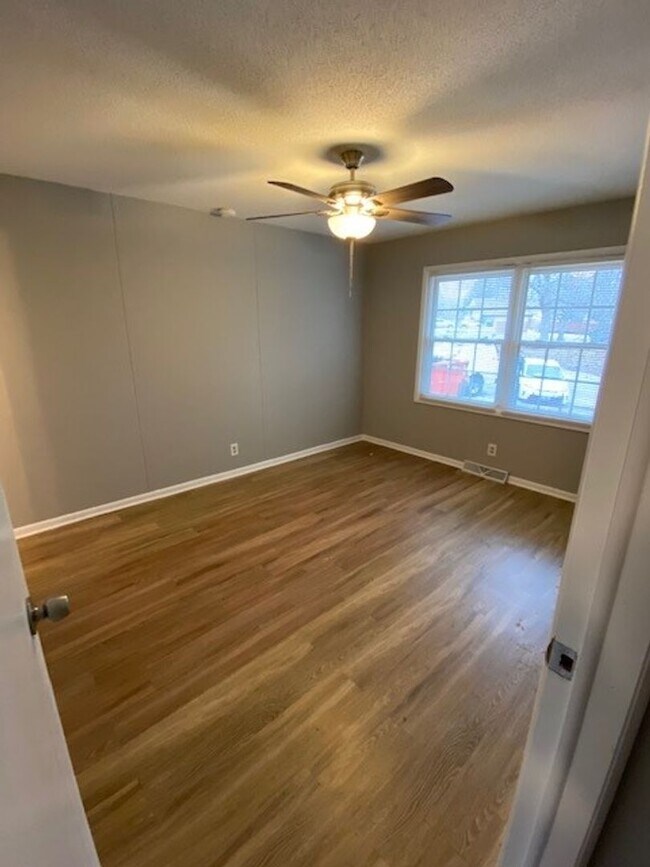 Photo - 311 Weathering Dr