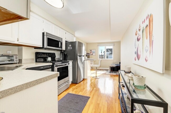 Photo - 9801 Ventnor Ave