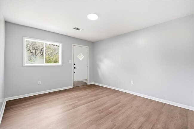 Photo - 924 W Huntington Ave Unit C