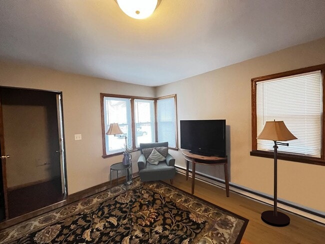 Photo - 1010 16th Ave SE