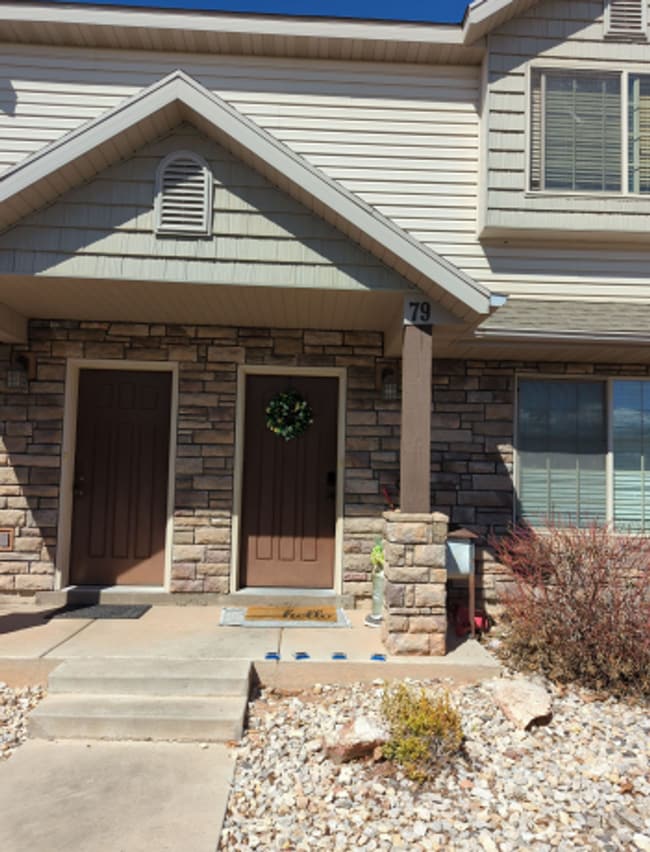 Photo - 340 1425 N St