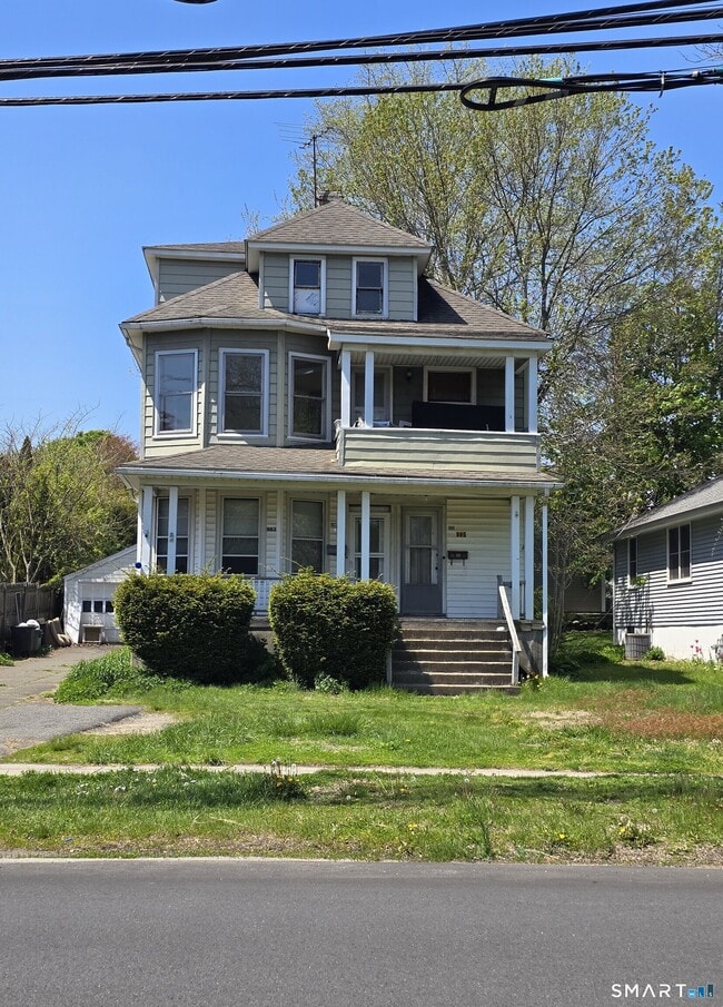 Building Photo - 985 Huntington Rd