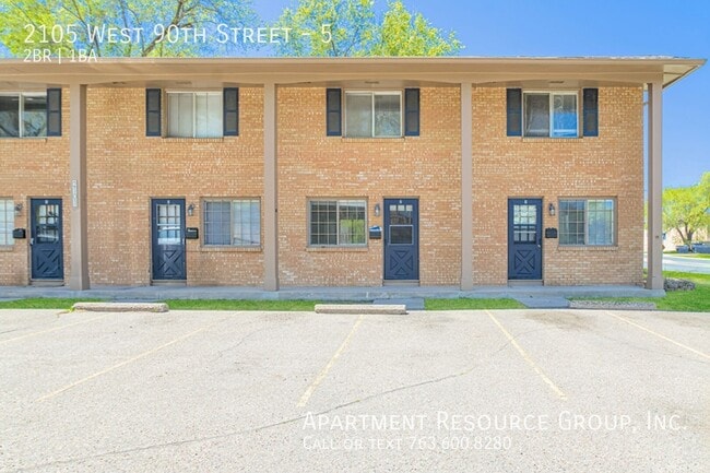 Building Photo - 2105 W 90th St Unit 5