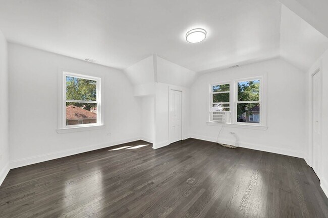 Photo - 6645 S Seeley Ave Unidad 2
