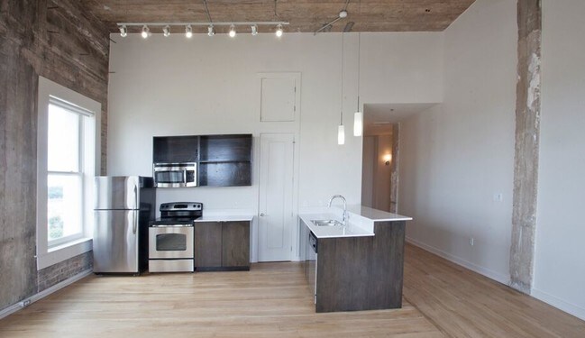 America Bldg Kitchen | Loft 504A