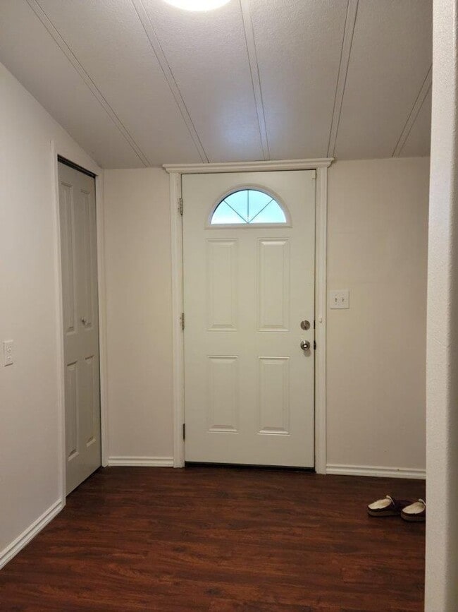 Photo - 930 NW Donahoo St