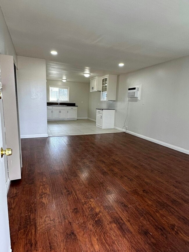 Building Photo - 22877 Adrienne Ave Unit 12