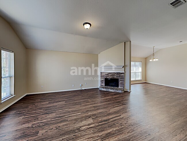 Photo - 1613 Lesli Dr