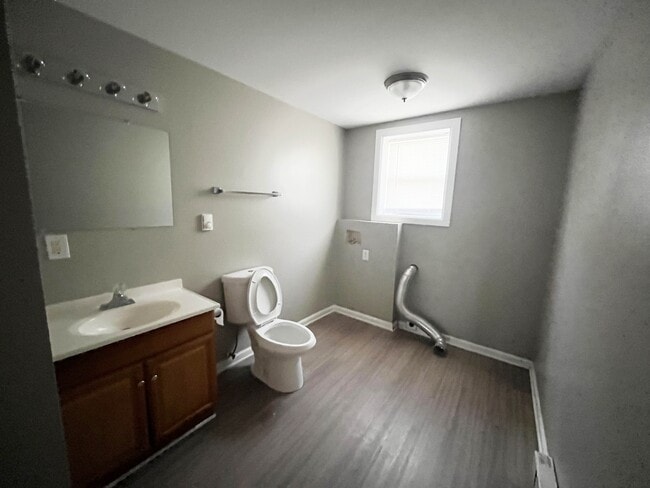 Photo - 242 N Raleigh St