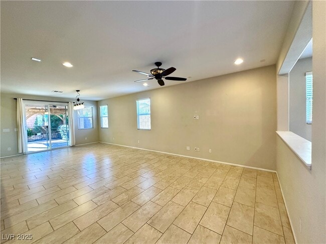 Photo - 703 Shiva St