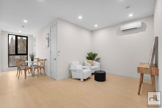 Building Photo - Frost Street #2 Unit 2