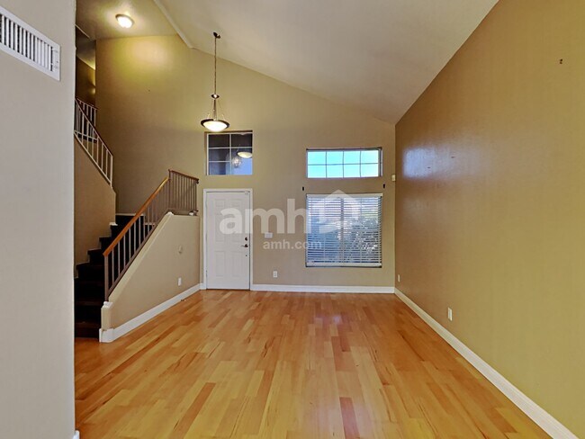 Photo - 907 N Albert Dr