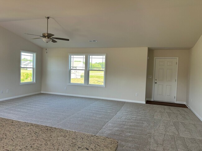 Photo - 260 Swinson Dr