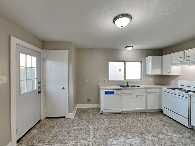 Photo - 430 Fishawk Way