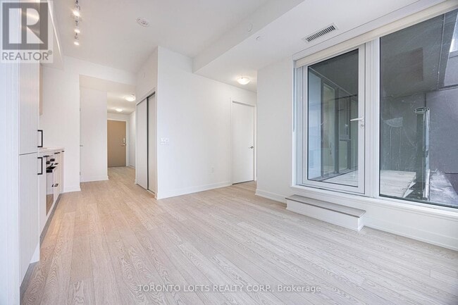 Photo - 1 Quarrington Lane Unit 804