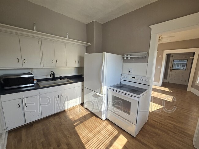 Building Photo - 2019 Falls Ave Rental
