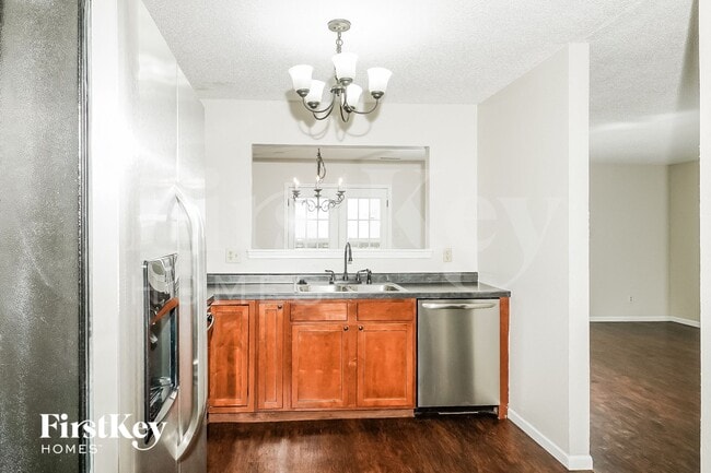 1181 Kenwood Dr