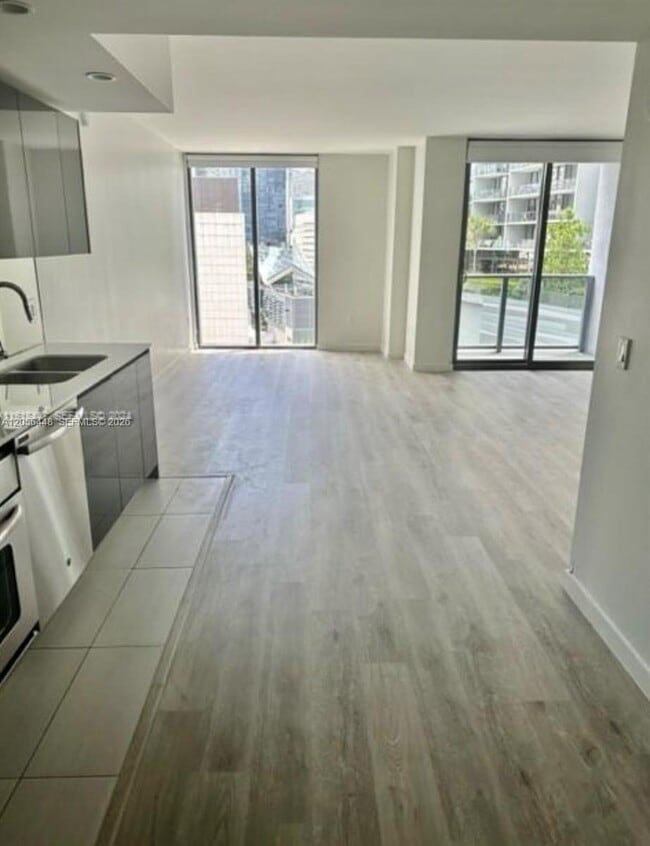 Photo - 31 SE 6th St Unidad 1503