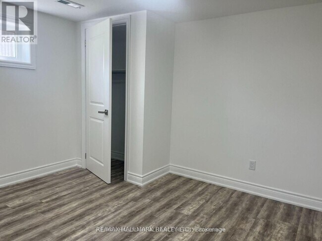 Photo - 29 Savona Dr