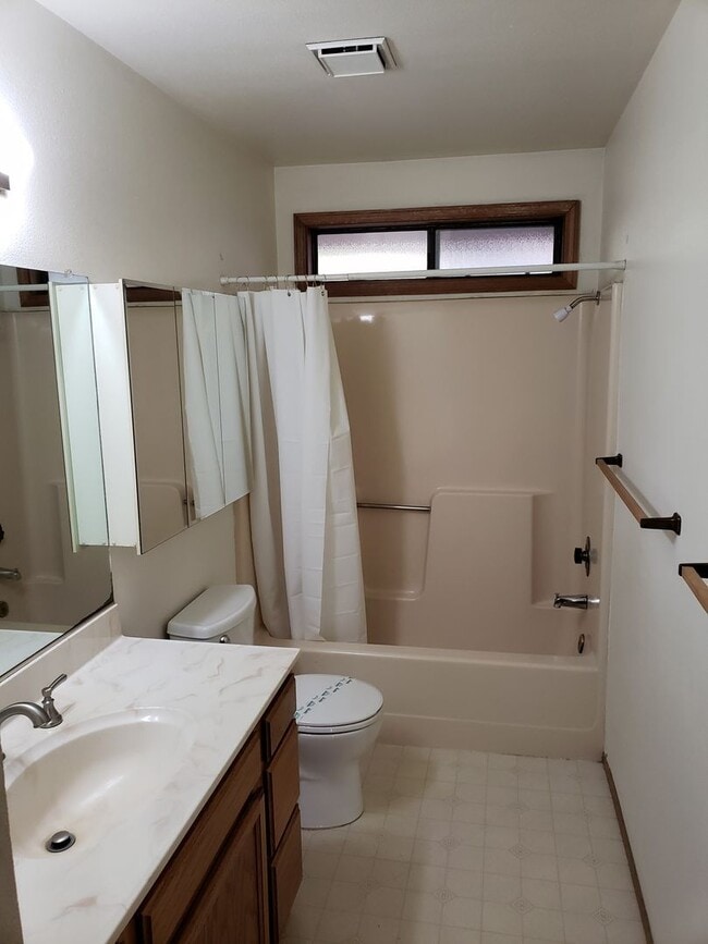 Photo - 3 BED 2 BATH HOUSE OFF VICTOR AVE