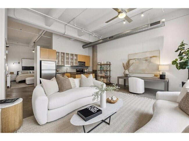 Building Photo - 700 N Washington Ave Unit 419
