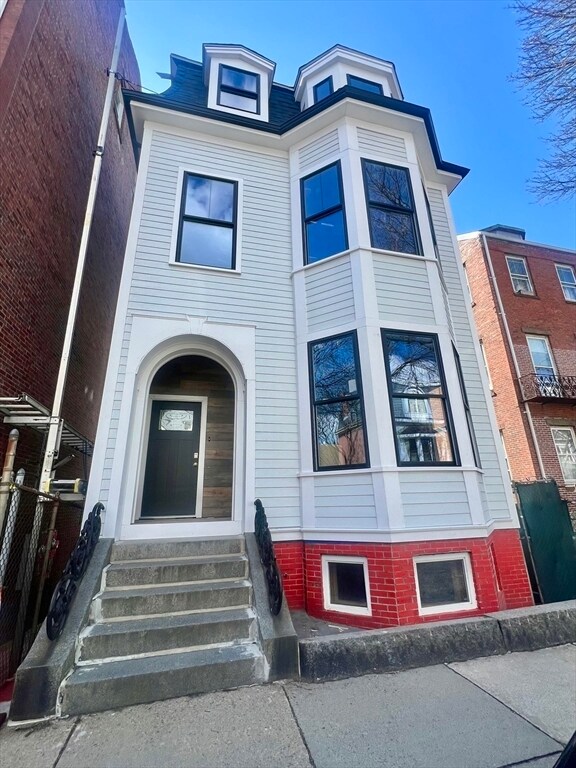 Building Photo - 395 W Fourth St Unit 2
