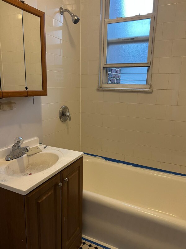 Photo - 689 Sanford Ave Unidad 102