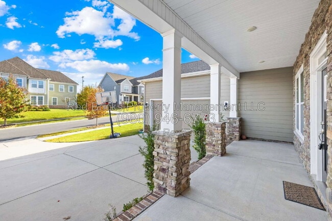 4004 Petersburg Dr