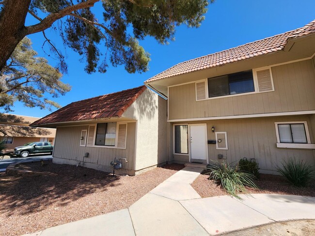 Beautiful and Spacious Two Story TOWN HOME... - Beautiful and Spacious Two Story TOWN HOME...