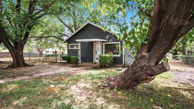 Photo - Beautifully Crafted 3 Bed 1 Bath Home in River Oaks!