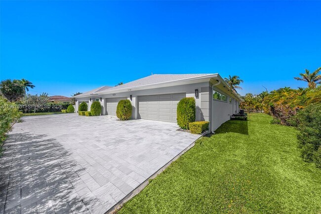Photo - 424 Alamanda Dr