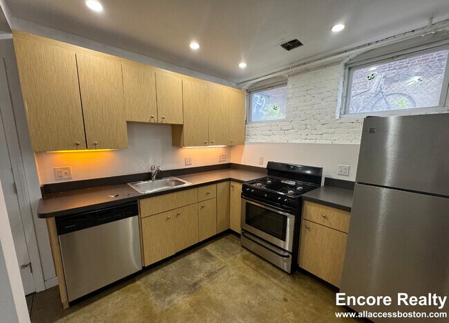 Building Photo - 72 Frankfort St Unit D