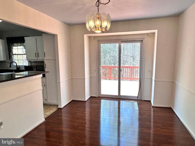 Photo - 7914 Forest Path Way