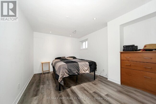 Photo - 9 Caramel Crescent