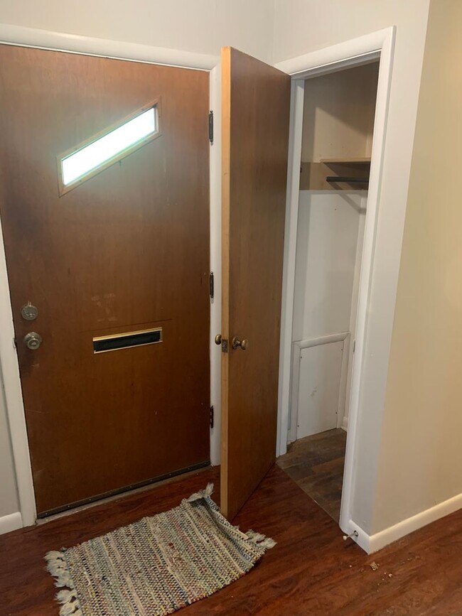 805 N Hall Ave