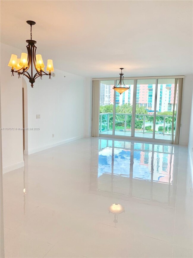 Photo - 3340 NE 190th St Unidad 605 Rental