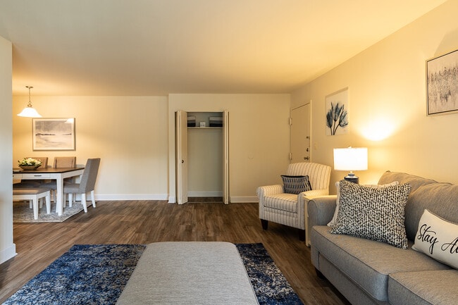 Woodridge Apartments