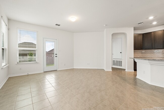 Photo - 246 W Flowing River Dr